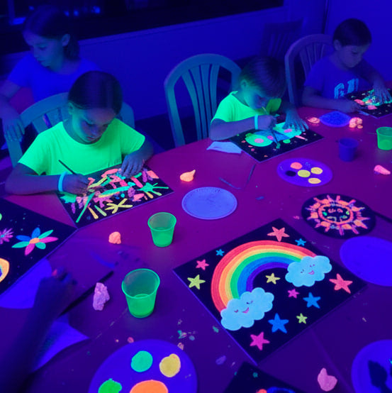 UV Glow Painting Art Class for children (5-14 years old)